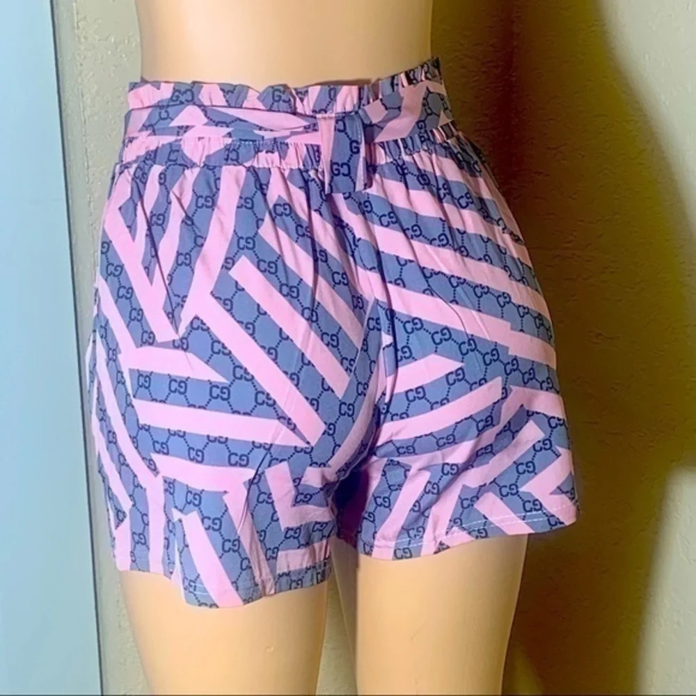 Monogram color way and tie-front lShorts with Pockets - Picture 3 of 4
